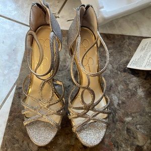 Jessica Simpson sparkly gold. Size 10M zippered back to. Approx 5” heel